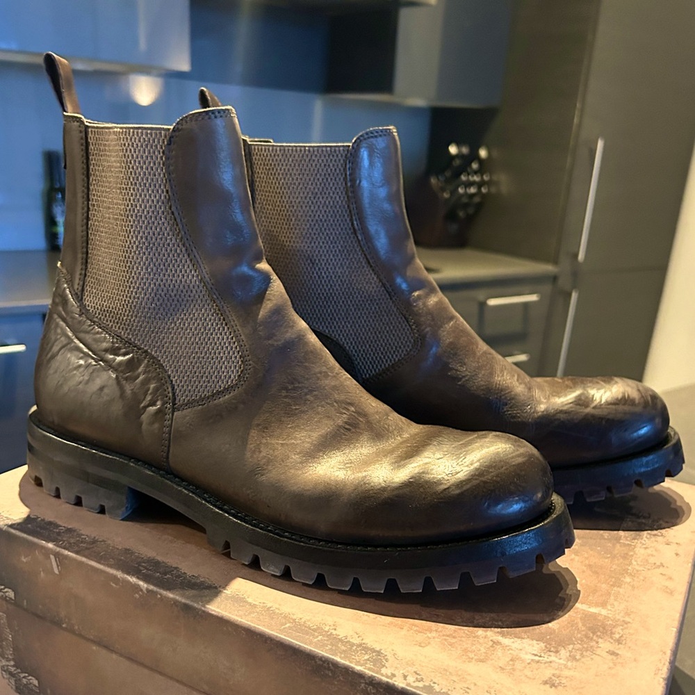 Men’s size 10 brown leather boots